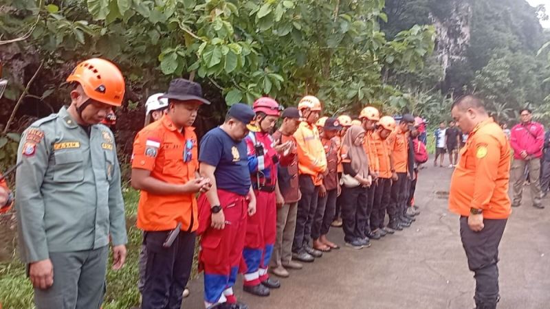 BPBD Makassar Bantu Pencarian Pesawat ATR, Terjunkan 12 Personel, Ambulans, Rescue, dan Drone